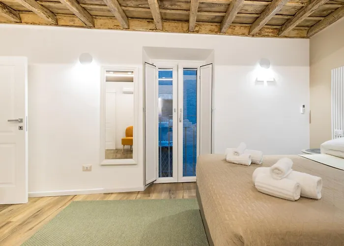 Boutique Atrium Pantheon Rome